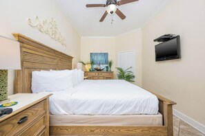 3 slaapkamers, een strijkplank/strijkijzer, gratis wifi, beddengoed