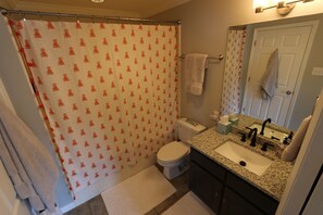 Ensemble douche/baignoire, baignoire Ă jets, sĂšche-cheveux