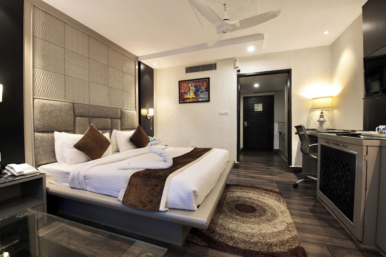 Ropa de cama de alta calidad y minibar 