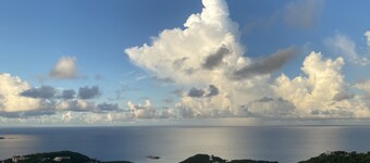 Apenas renovado Clifftop Apt con vista al mar de 180 grados, 5min a 3 playas!