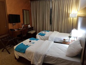 In-room safe, iron/ironing board, free cribs/infant beds, rollaway beds - Eva Hotel (Amman)