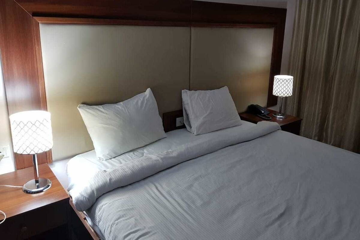 In-room safe, iron/ironing board, cribs (free)