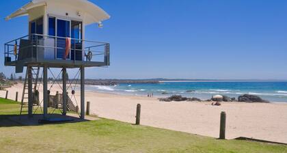 Taranaki Beach House – across from the town beach