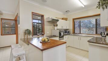 Stovetop, coffee/tea maker, electric kettle