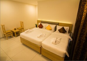 Hypo-allergenic bedding, individually furnished, desk, free WiFi - Hotel Ashoka (Rameshwaram)