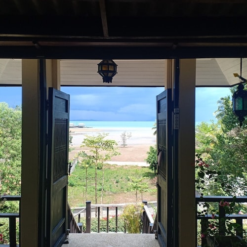 Vue sur la mer, front de mer 1 Chambre privée au dernier étage dans une grande maison