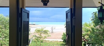 Seaview, beach front Private room (no1)on top floor in a big house