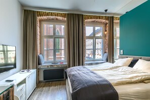 Design Studio Suite, 1 Queen Bed, City View | Living area | 42-inch flat-screen TV with cable channels, LED TV - 2-3 APARTMENTS Old Town (Wroclaw)