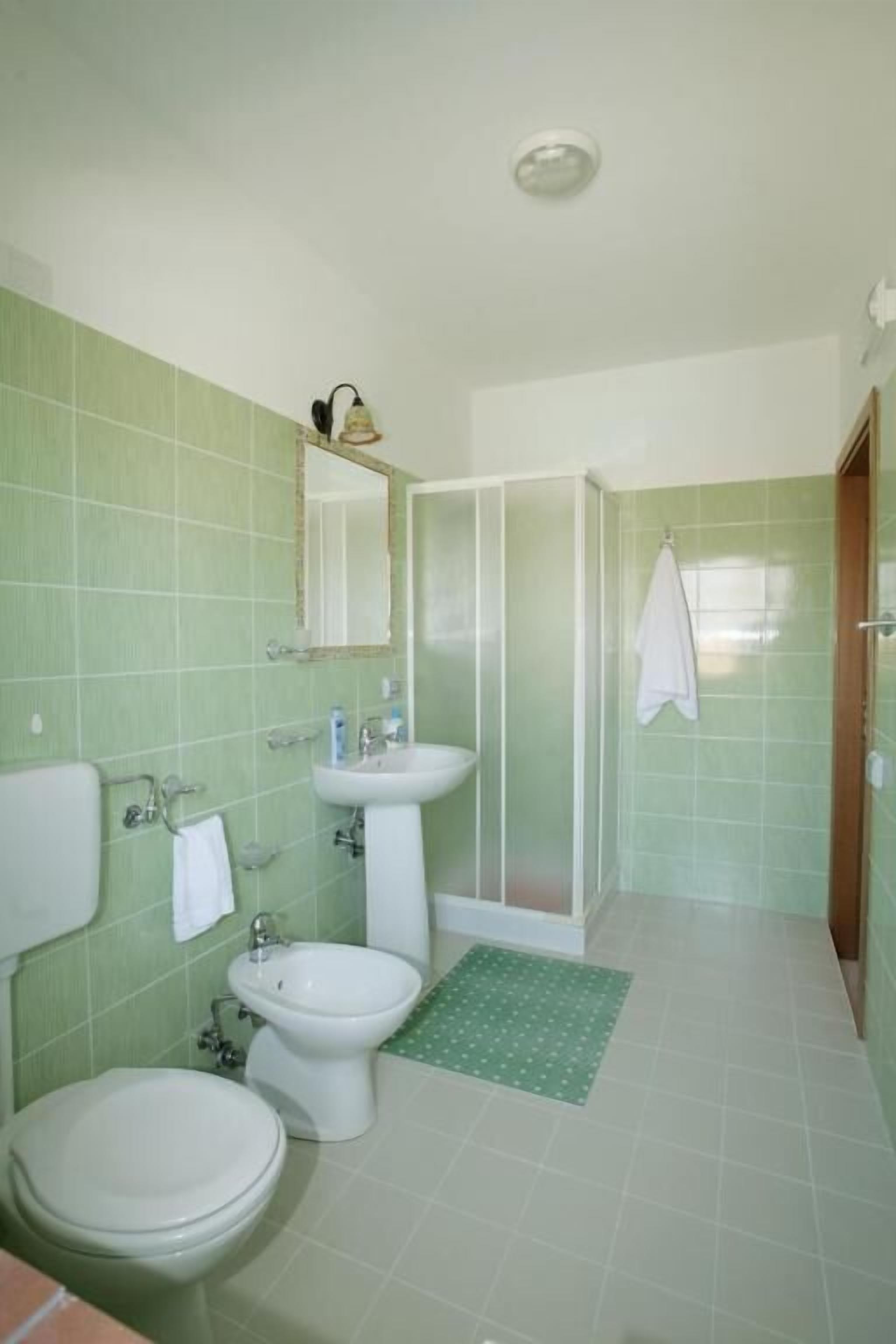 Doccia, soffione a pioggia, set di cortesia gratuito, bidet