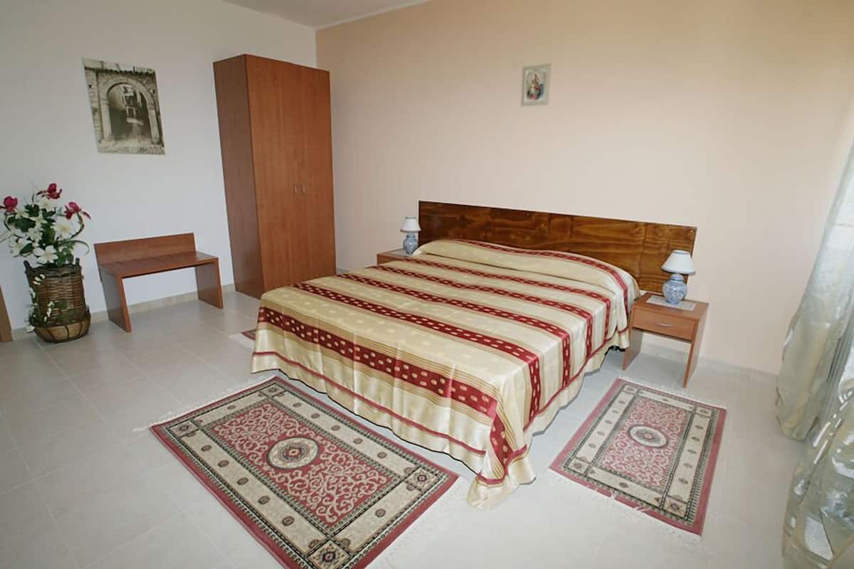 Double or Twin Room, Private Bathroom | Desk, soundproofing, rollaway beds (surcharge), WiFi (free)