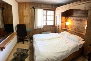 3 habitaciones, caja de seguridad en la habitación y escritorio
