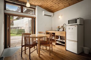 Living area - Mountain Home Lodge in Deer Park (Nara)