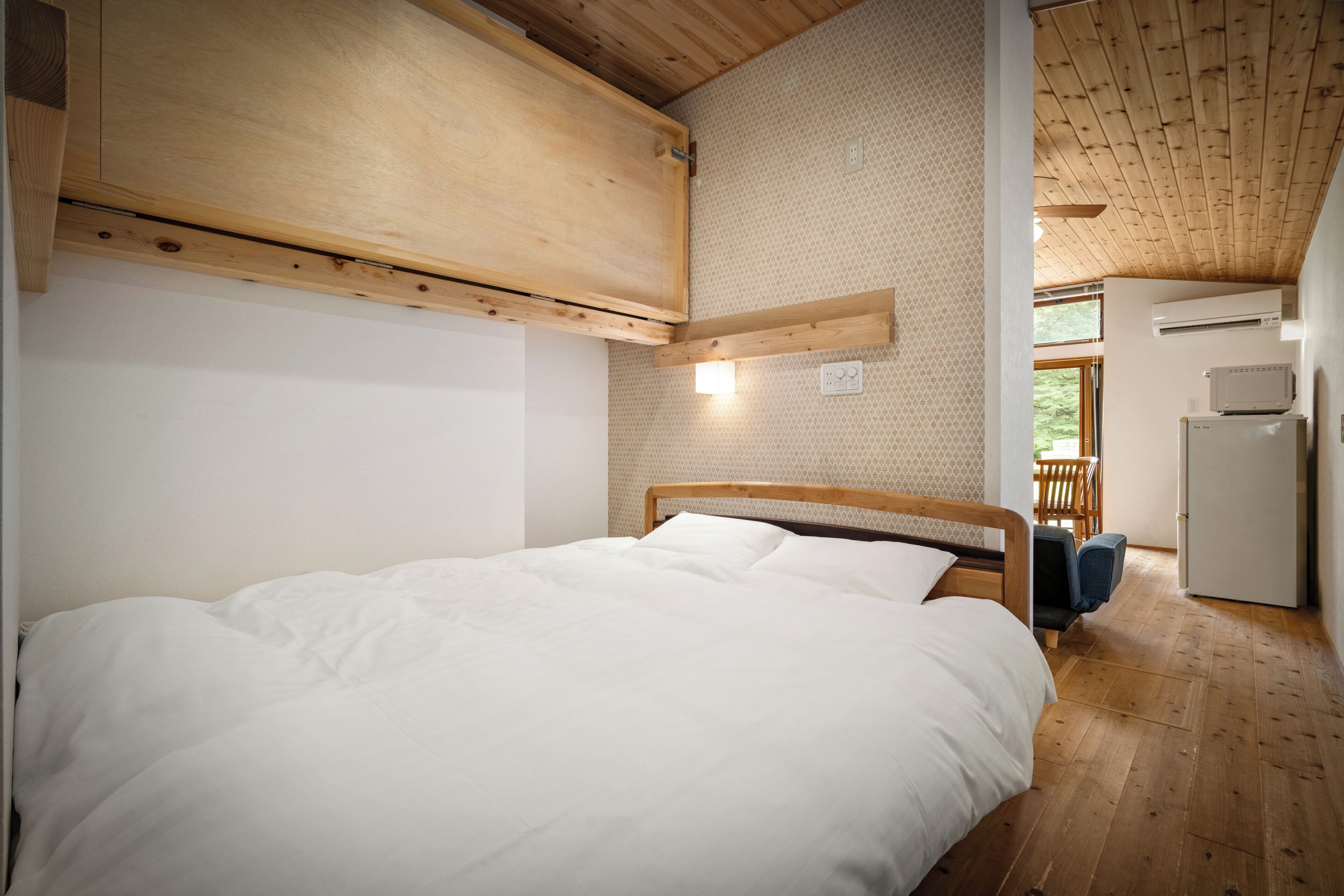 Free WiFi, bed sheets