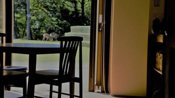 Chambre Double, cuisine (with Loft Bed) | Wi-Fi gratuit, draps fournis