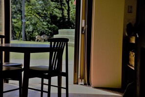 Habitación doble, cocina (with Loft Bed) | Wifi gratis y ropa de cama 