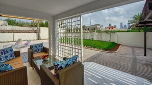 Biệt thự, 4 phòng ngủ, hồ bơi riêng | Hiên