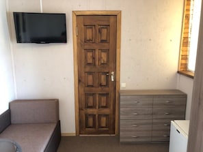 Chambre Triple Supérieure, vue établissement | Coffres-forts dans les chambres, décoration personnalisée, bureau