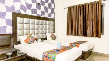 Premium Room, 1 King Bed | Premium bedding, desk, free WiFi, bed sheets