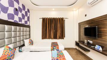 Premium Room, 1 King Bed | Premium bedding, desk, free WiFi, bed sheets