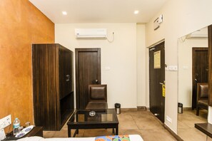 Premium Room, 1 King Bed - FabHotel De Sivalika (Howrah)