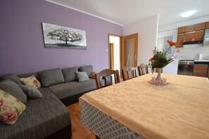 Apartment, 3 Bedrooms | Private kitchen | Fridge, oven, stovetop, dishwasher - Three Bedroom Apartment Pinezic (Krk)