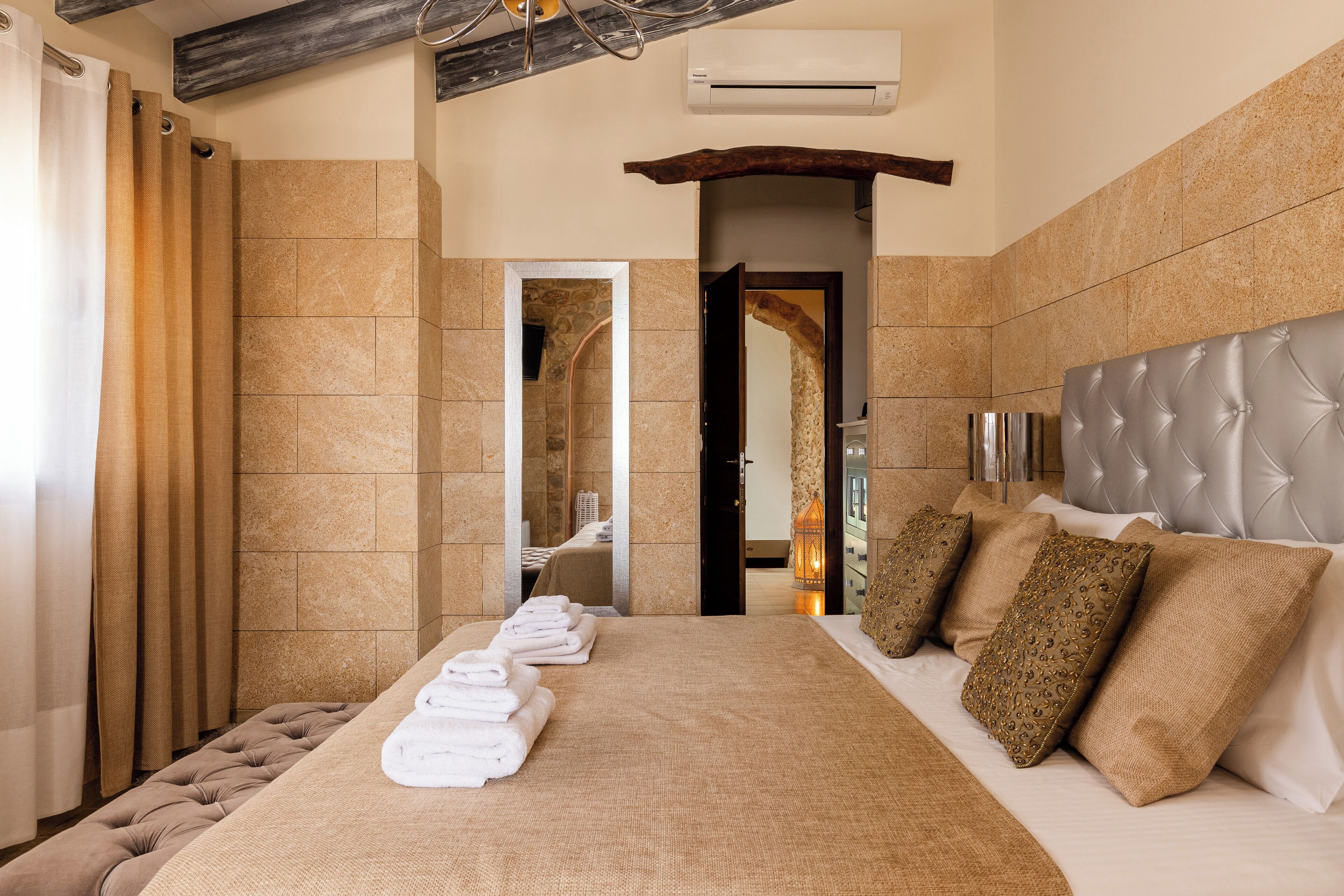 Quarto casal luxo, ar-condicionado, vista para a montanha | Roupas de cama premium, berços (sobretaxa), Wi-Fi de cortesia