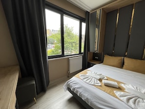 Minibar, iron/ironing board, free WiFi, bed sheets - New Taksim  (Istanbul)