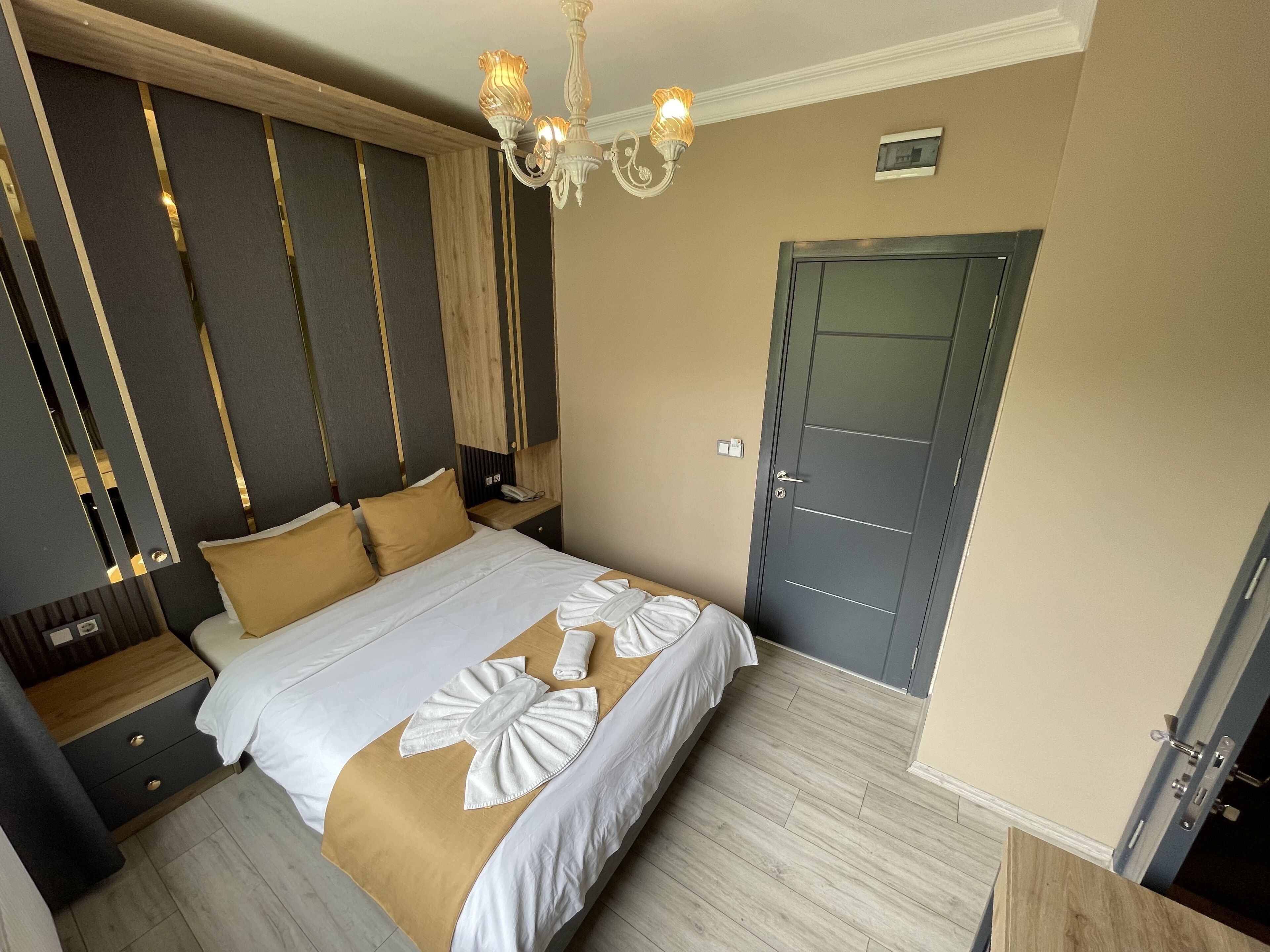 Standard Double Room | Minibar, iron/ironing board, free WiFi, bed sheets