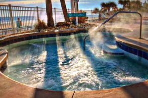 Lämmitetty uima-allas