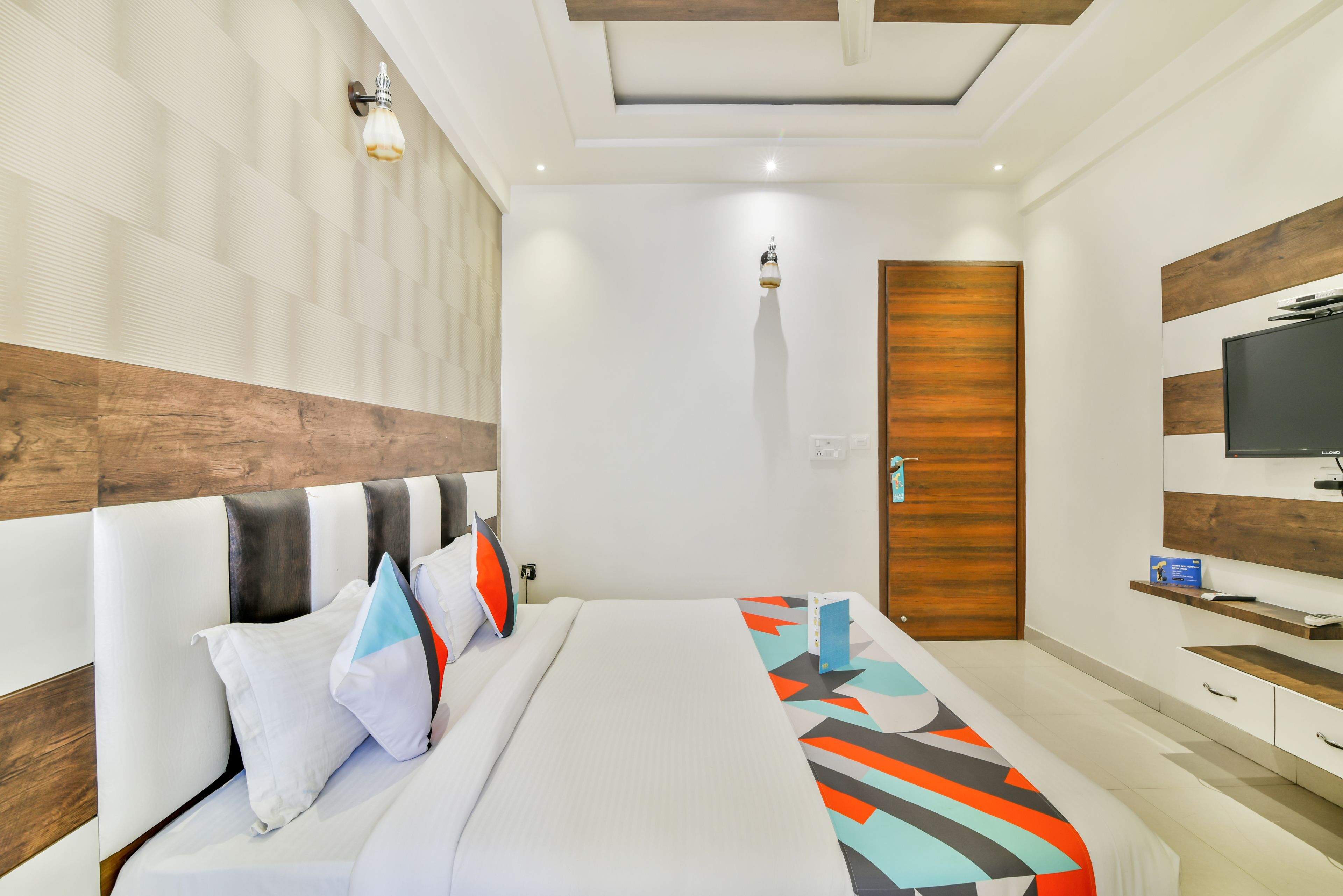 deluxe room, 1 double bed | desk, rollaway beds, free wifi