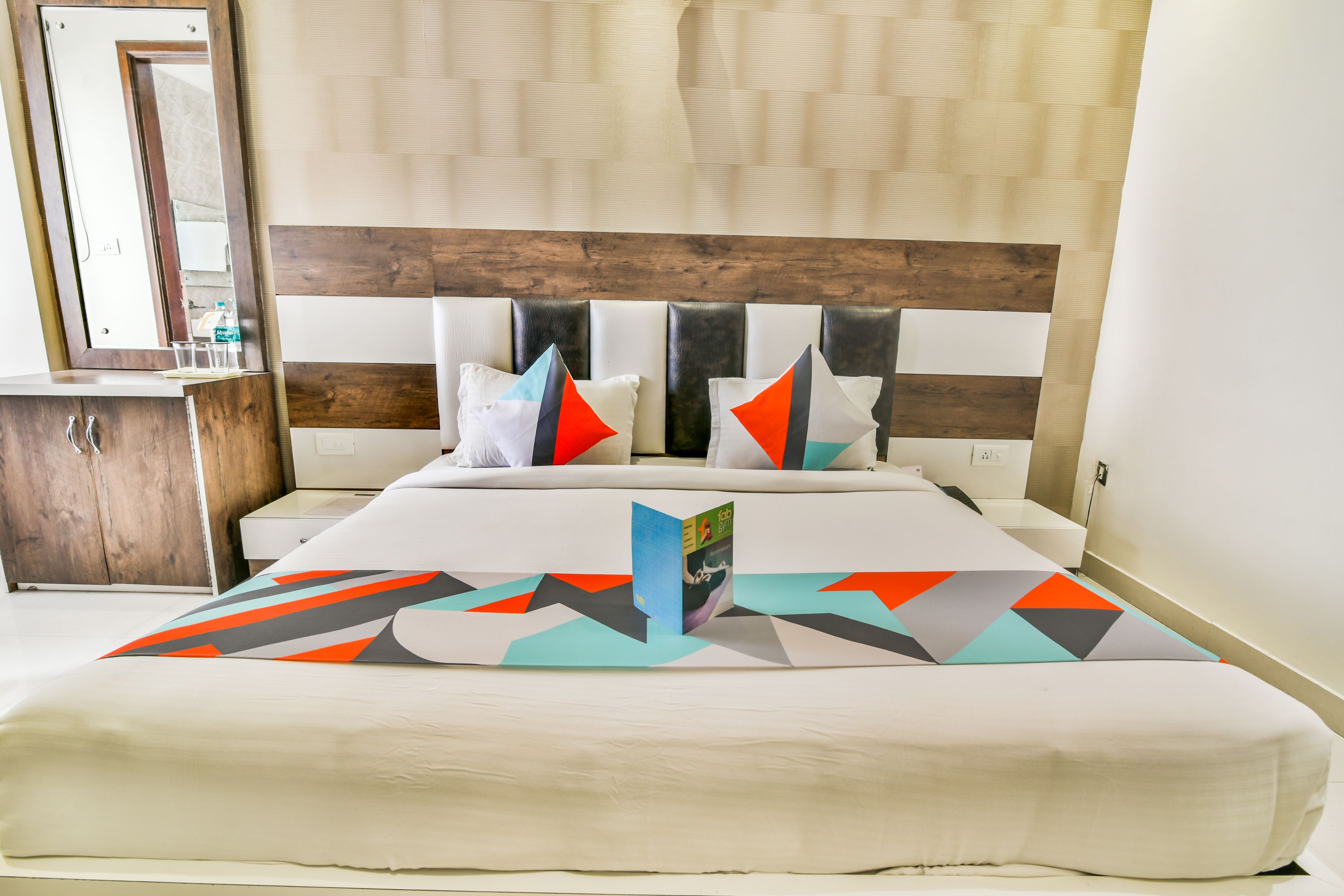 deluxe room, 1 double bed | desk, rollaway beds, free wifi