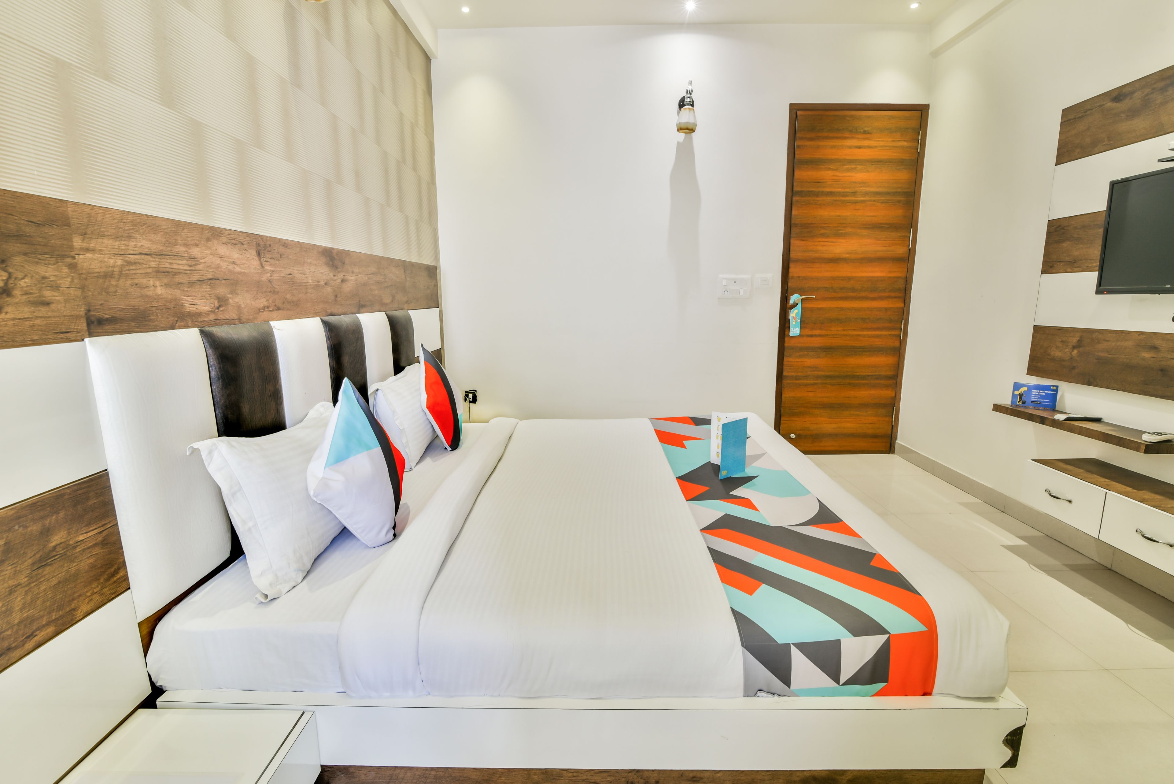 deluxe room, 1 double bed | desk, rollaway beds, free wifi