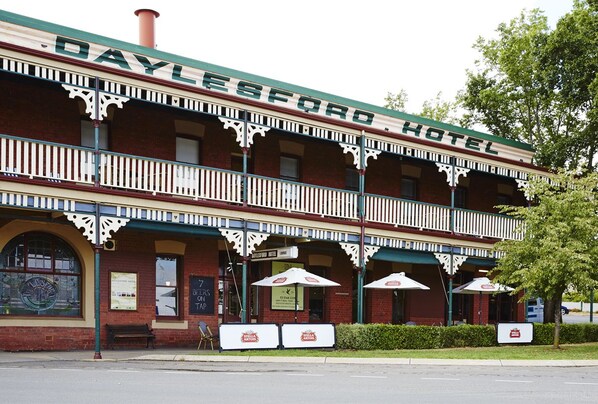 Front of property - Daylesford Hotel (Daylesford)