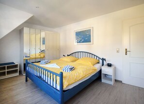 2 bedrooms, travel cot, free WiFi