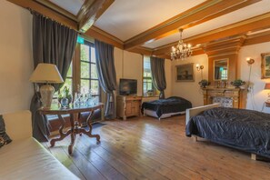 5 bedrooms, iron/ironing board, travel crib, free WiFi