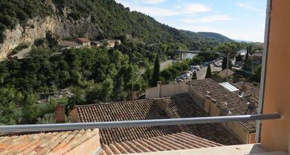 Appartement neuf a coté du pont roman ,panoramas uniques ,terrasse sans vis à vi