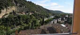 Appartement neuf a coté du pont roman ,panoramas uniques ,terrasse sans vis à vi