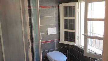 Dusche, Handtücher, Toilettenpapier