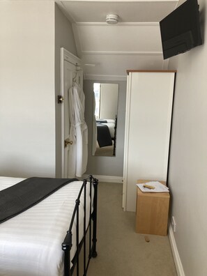 Classic Twin Room, Private Bathroom (across Hall, Cointreau)