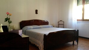 ห้องดับเบิล, วิวสวน | ผ้านวมขนเป็ด, เตารีด/โต๊ะรีดผ้า, เตียงเสริม/เปล, Wi-Fi ฟรี