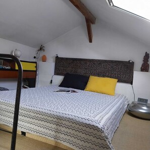 3 chambres, fer et planche à repasser, Wi-Fi, draps fournis