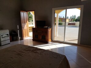Ferros/tábuas de passar roupa, Wi-Fi de cortesia, roupa de cama