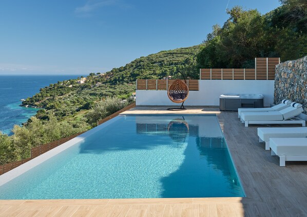 Luxury Studio Suite, Private Pool, Sea View (Feather) | Private pool