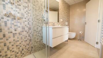 Standard Double Room (Cabernet) | Bathroom