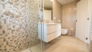 Standard Double Room (Cabernet) | Bathroom | Free toiletries, hair dryer, bathrobes, bidet - Casa Rural Canelobre (Busot)