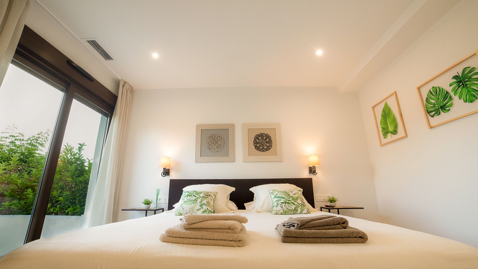 Standard Double Room (Bobal) | Minibar, in-room safe, individually decorated, individually furnished