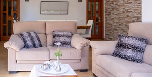 Smart TV, fireplace, books - ES FASSER BONAIRE Villa 500 m from the SEA.   (Cielo de Bonaire)