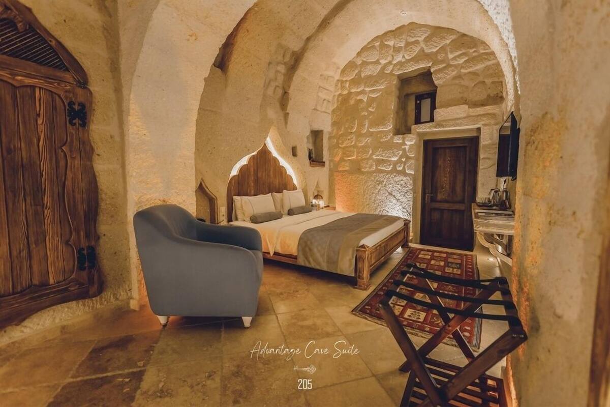 Advantage Cave Suite | 意大利 Frette 床单、高档床上用品、迷你吧、客房内保险箱