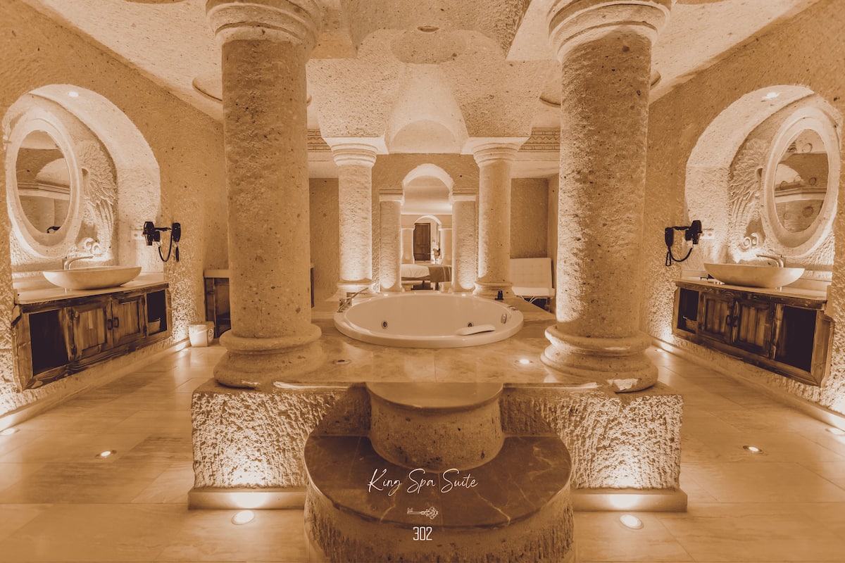Spa Cave Suite with Sauna and Jacuzzi | 浴室 | 免费洗浴用品、吹风机、浴袍、拖鞋