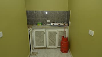 Basic Shared Dormitory, Women only | Private kitchen | Fridge, electric kettle